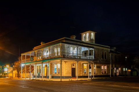 Royal Oak Hotel Penola - Tourism Guide 0