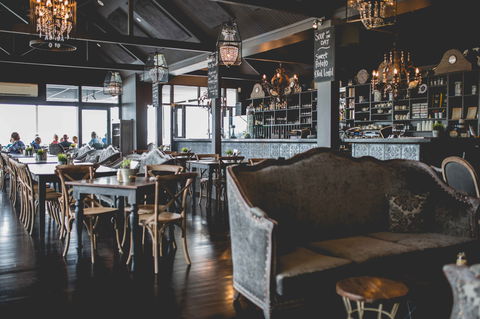 Boatshed Restaurant - Lake Wendouree - Travel Agents 0