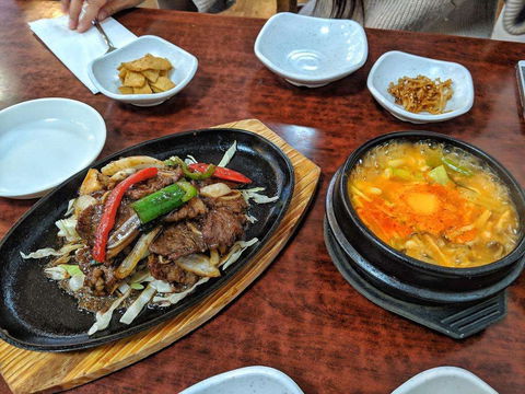 Jacksons Lounge Bar - Travel Agents 0