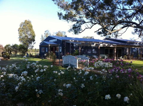 Emma's Of Lovedale - Cruises Travel 0