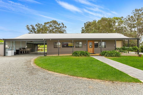 Jaeschkes Hill River Clare Estate - Travel Agents 1