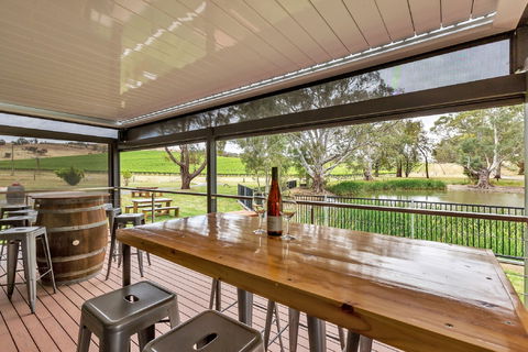 Jaeschkes Hill River Clare Estate - Travel Agents 2