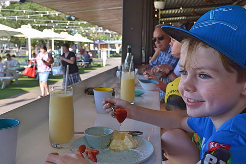 Snapper Rocks Bar & Kitchen - Travel Agents 2