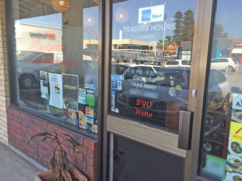 MONGGO Restaurant - Tourism Guide 0