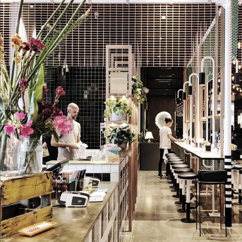 Fonda - Chadstone - Cruises Travel 0