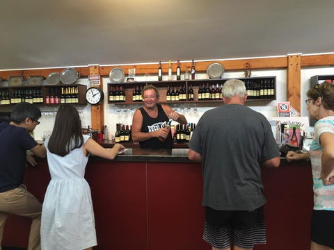 Petersons Wines On Broke Road - Cruises Travel 2
