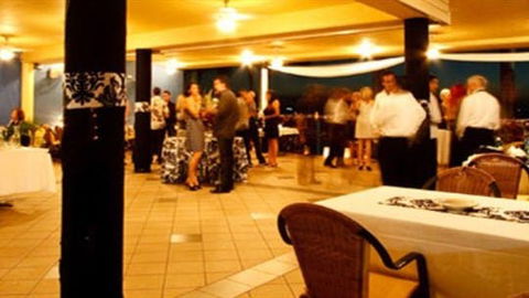 La Beach Restaurant - Travel Agents 2