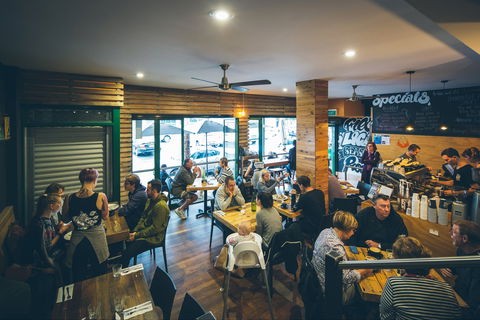 LV's On Clarence - Travel Agents 1