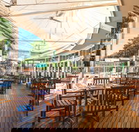 Poolside Restaurant and Bar - Cruises Travel