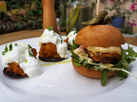 Saint Laura Cafe - Tourism Guide 0