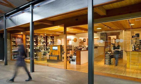 Edinburgh Hotel And Cellars - Tourism Guide 7