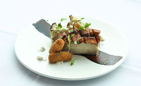 Cucina Locale Revolving Restaurant - Travel Agents 0