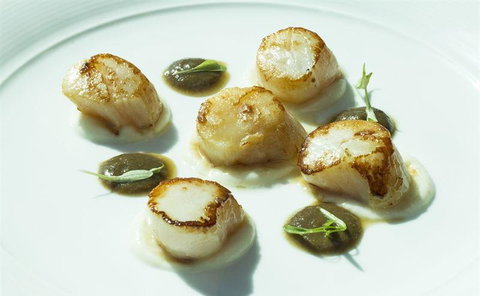 Cucina Locale Revolving Restaurant - Travel Agents 12