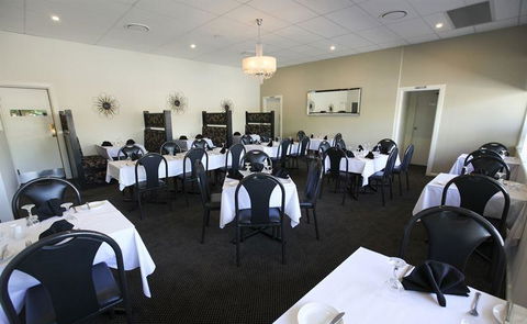 Tilly's Restaurant & Bar - Cruises Travel 0