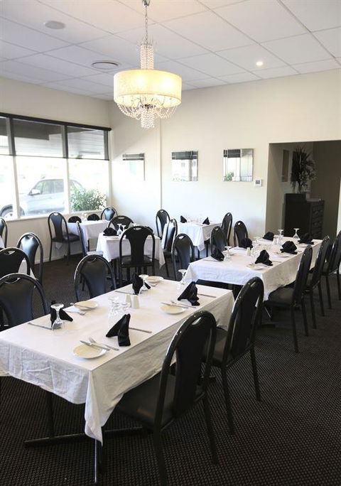 Tilly's Restaurant & Bar - Cruises Travel 1