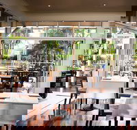 Poolside Restaurant - Cruises Travel