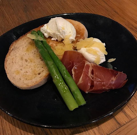 Cafe Macquarie - Tourism Guide 3