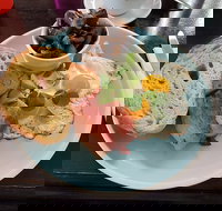 Plum Tucker - Travel Search