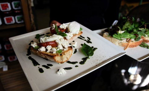 Worn-Out-Wares Cafe - Tourism Guide 11