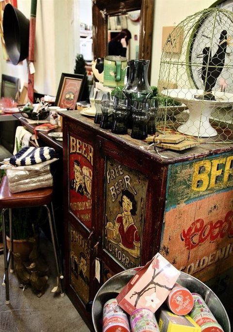 Worn-Out-Wares Cafe - Tourism Guide 8