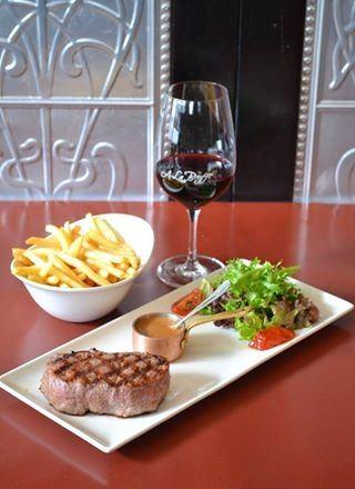A La Bouffe Bar & Bistro - Tourism Guide 10