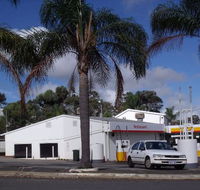 Hillview Roadhouse Motel Restaurant - Cruises Travel