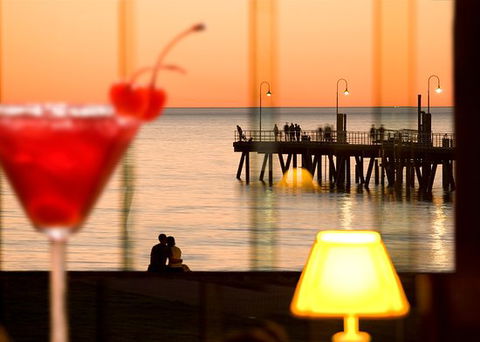 Horizons Cocktail Lounge - Travel Agents 0