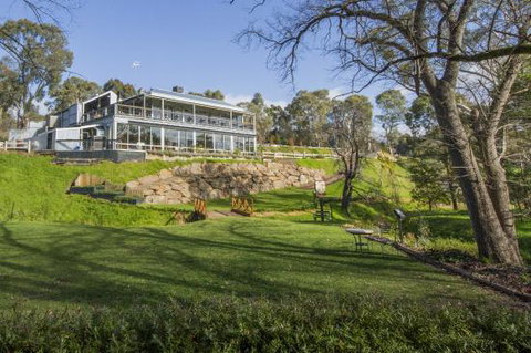 Inglewood Inn - Travel Agents 0