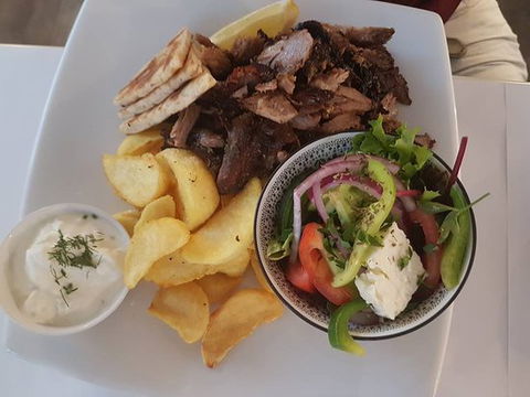 Yanni's Taverna - Travel Agents 0