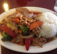 Dee's Vintage Thai Restaurant - Cruises Travel