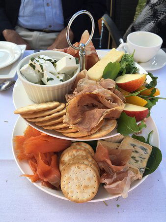 Kingfishers Cafe Restaurant - Cruises Travel 0