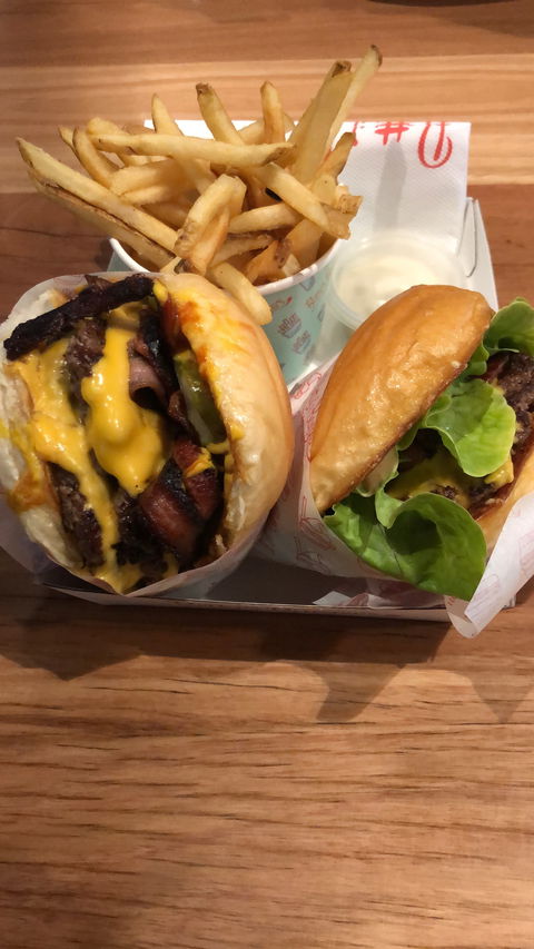 Betty's Burgers & Concrete Co. - Travel Agents 5