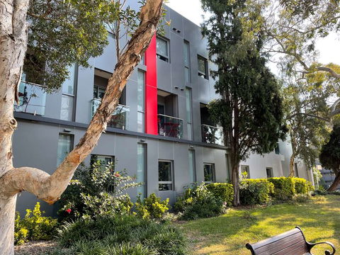 Best Western Plus Camperdown Suites - Tourism Guide 0
