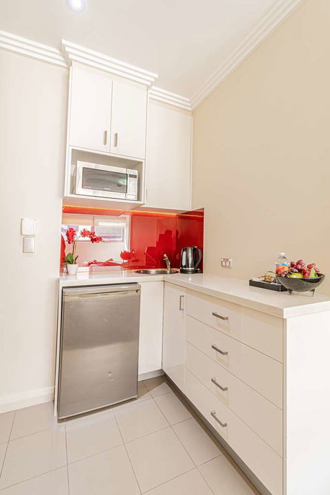 Best Western Plus Camperdown Suites - Tourism Guide 6
