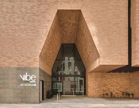 Vibe Hotel Sydney Darling Harbour - Cruises Travel 1