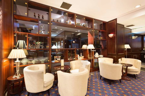 Royal on the Park - Travel Search 9