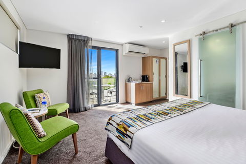 Metro Hotel Perth, South Perth - Cruises Travel 7