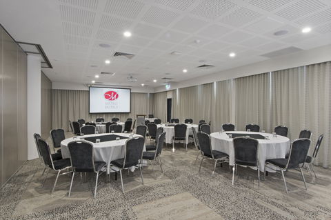 Metro Hotel Perth, South Perth - Cruises Travel 13