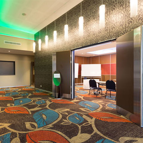 The Calamvale Hotel - Travel Agents 6