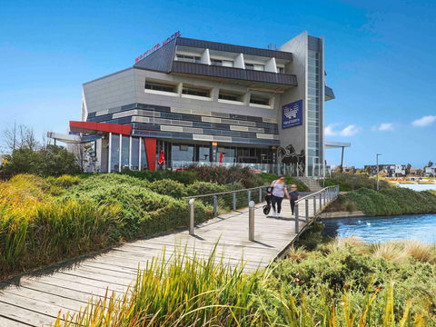 Mercure Melbourne Caroline Springs - Cruises Travel 1