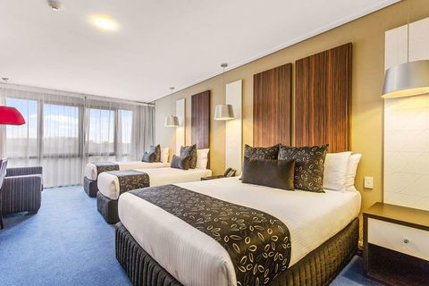 Quality Inn Taylors Lakes Motel - Cruises Travel 6