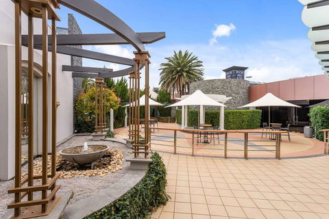 Quality Inn Taylors Lakes Motel - Cruises Travel 10