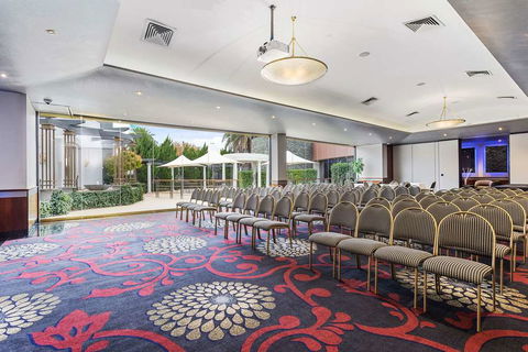 Quality Inn Taylors Lakes Motel - Cruises Travel 12