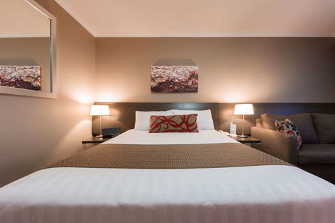 Pavilion On Northbourne - Cruises Travel 5