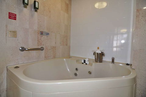 Pavilion On Northbourne - Cruises Travel 15