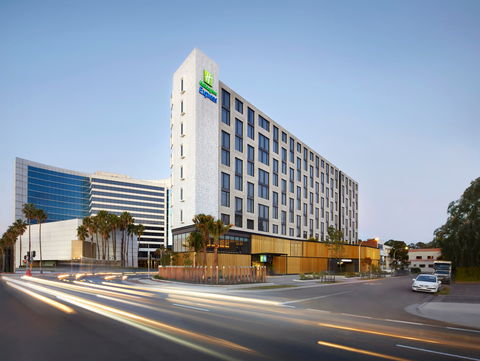 Holiday Inn Express Sydney Airport - Cruises Travel 0