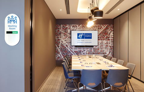 Holiday Inn Express Sydney Airport - Cruises Travel 9
