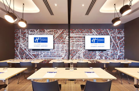 Holiday Inn Express Sydney Airport - Cruises Travel 10