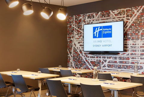 Holiday Inn Express Sydney Airport - Cruises Travel 11