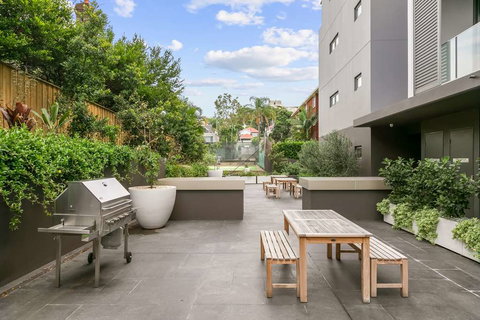 Good Life Suites - Travel Search 1